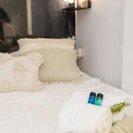 Stylish With Cosy Fireplace At 100 Meters From The Sea 아파트