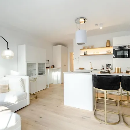 Stylish With Cosy Fireplace At 100 Meters From The Sea Apartment *