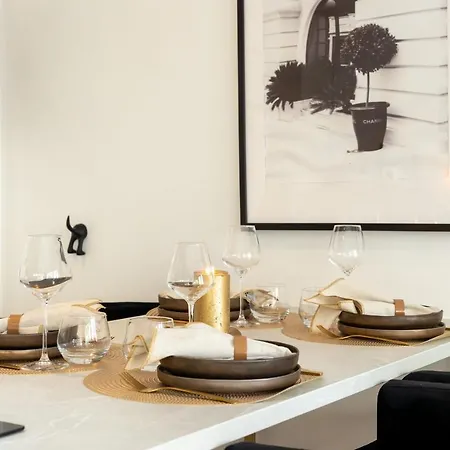 Stylish With Cosy Fireplace At 100 Meters From The Sea 아파트 *
