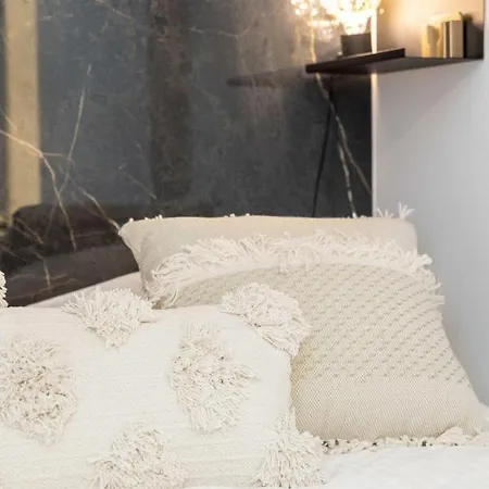 Stylish With Cosy Fireplace At 100 Meters From The Sea Apartment *